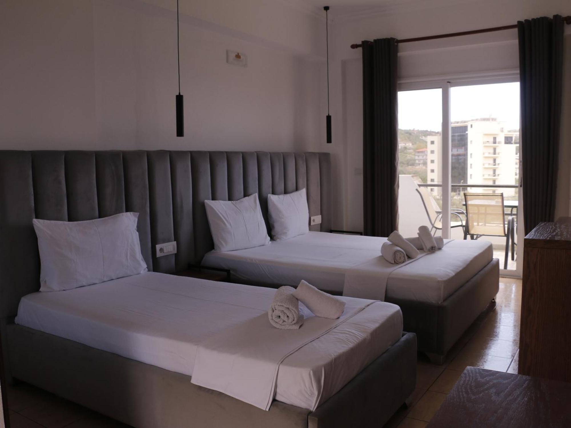 Bed and Breakfast Velco Bb Himara Exterior foto