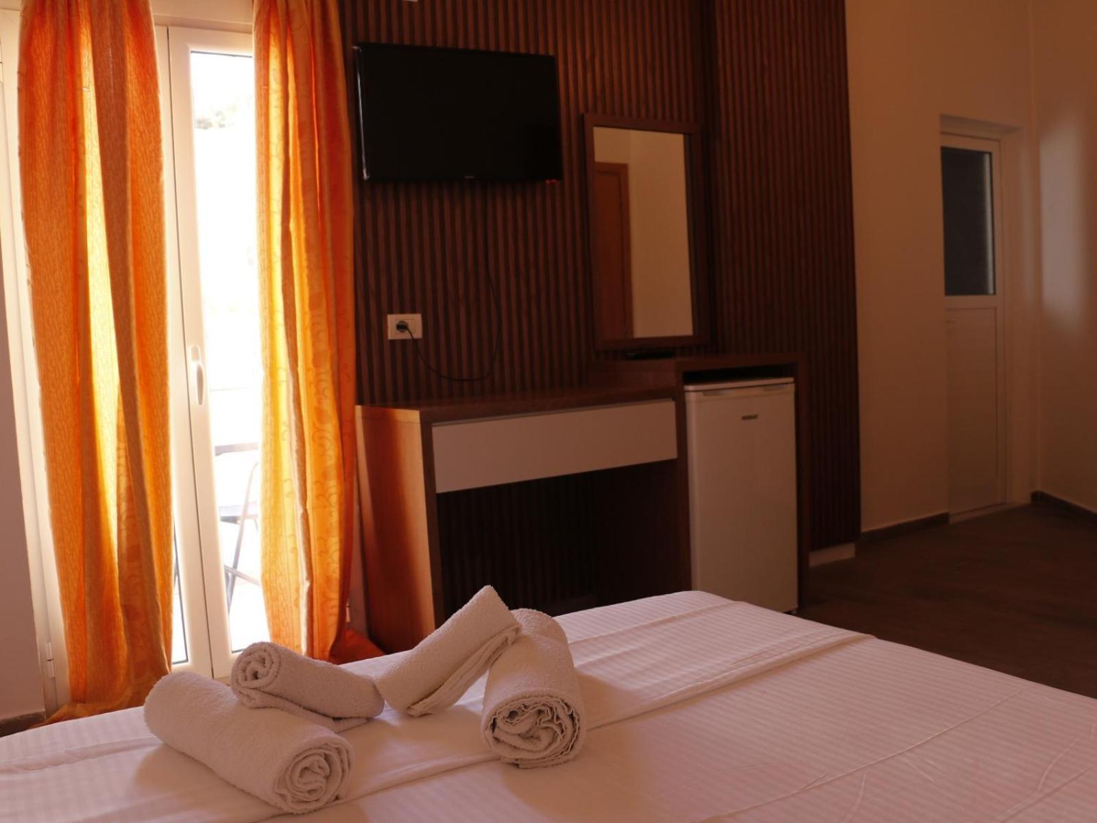 Bed and Breakfast Velco Bb Himara Exterior foto